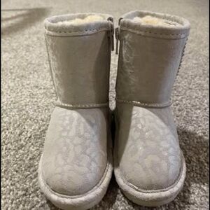 Bear paw toddler boots